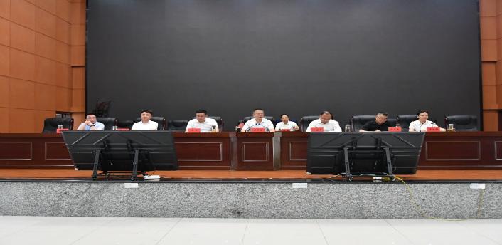 我区召开区工委全面从严治党专题会议暨全区警示教育大会