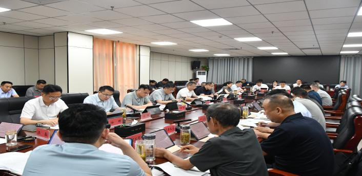 陈彦臣主持召开全区上半年工作会议